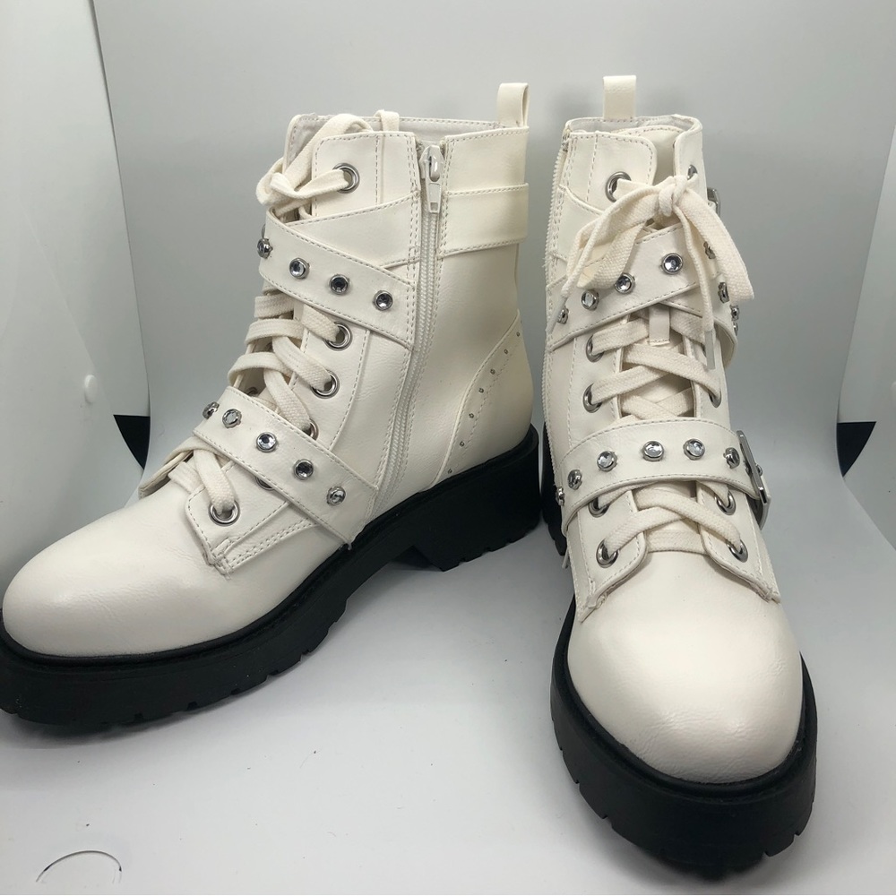 XOXO | White Gregor Moto  8.5 NWOT